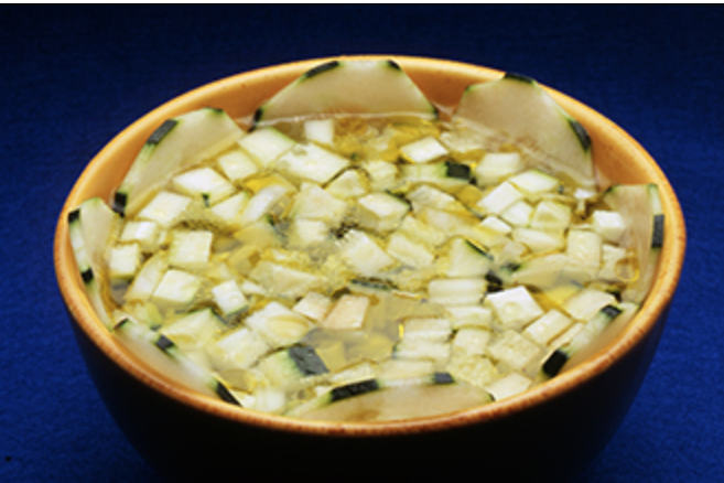 Gazpacho almeriense con guiso de merluza y patatas.